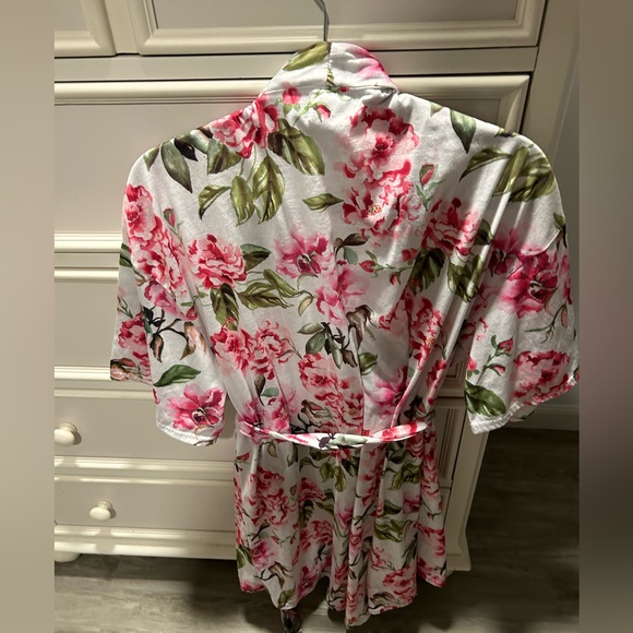 Light Floral Robe - Picture 2 of 4